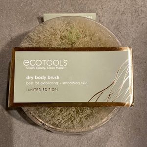 New round dry body exfoliating brush by eco tools
